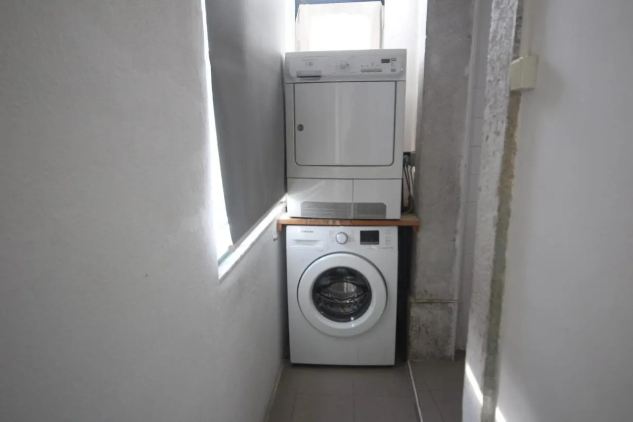 Romantic Chiado 7 -Private Small Single Room With No Outside Window Lissabon